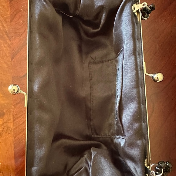 ✅LAST CHANCE✅ Chateau Black Multicolored Beaded Clutch EXCELLENT CONDITION - Picture 6 of 6